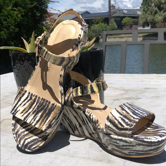 ☀️☀️STUART WEITZMAN Animal print wedge sandals - Picture 1 of 9